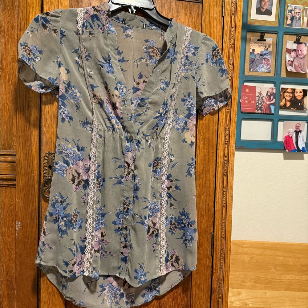Floral V-Neck Blouse